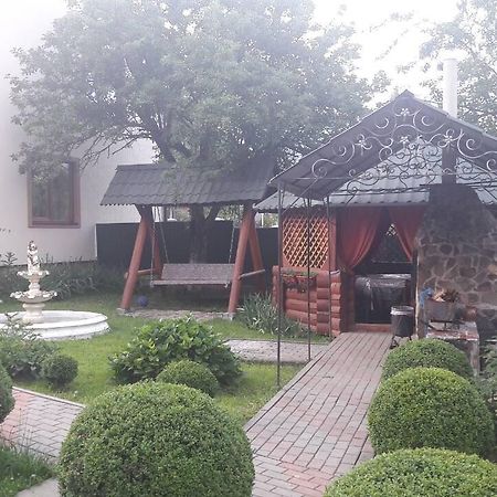 U Romana Jaremtsche Exterior foto
